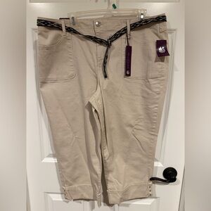 NWT Women’s Size 16 Gloria Vanderbilt Natural Sand Patty Belted Capri